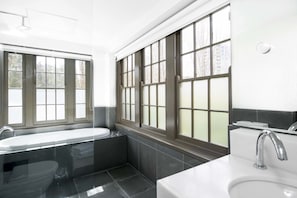 Douche, douche cascade, articles de toilette (gratuits)