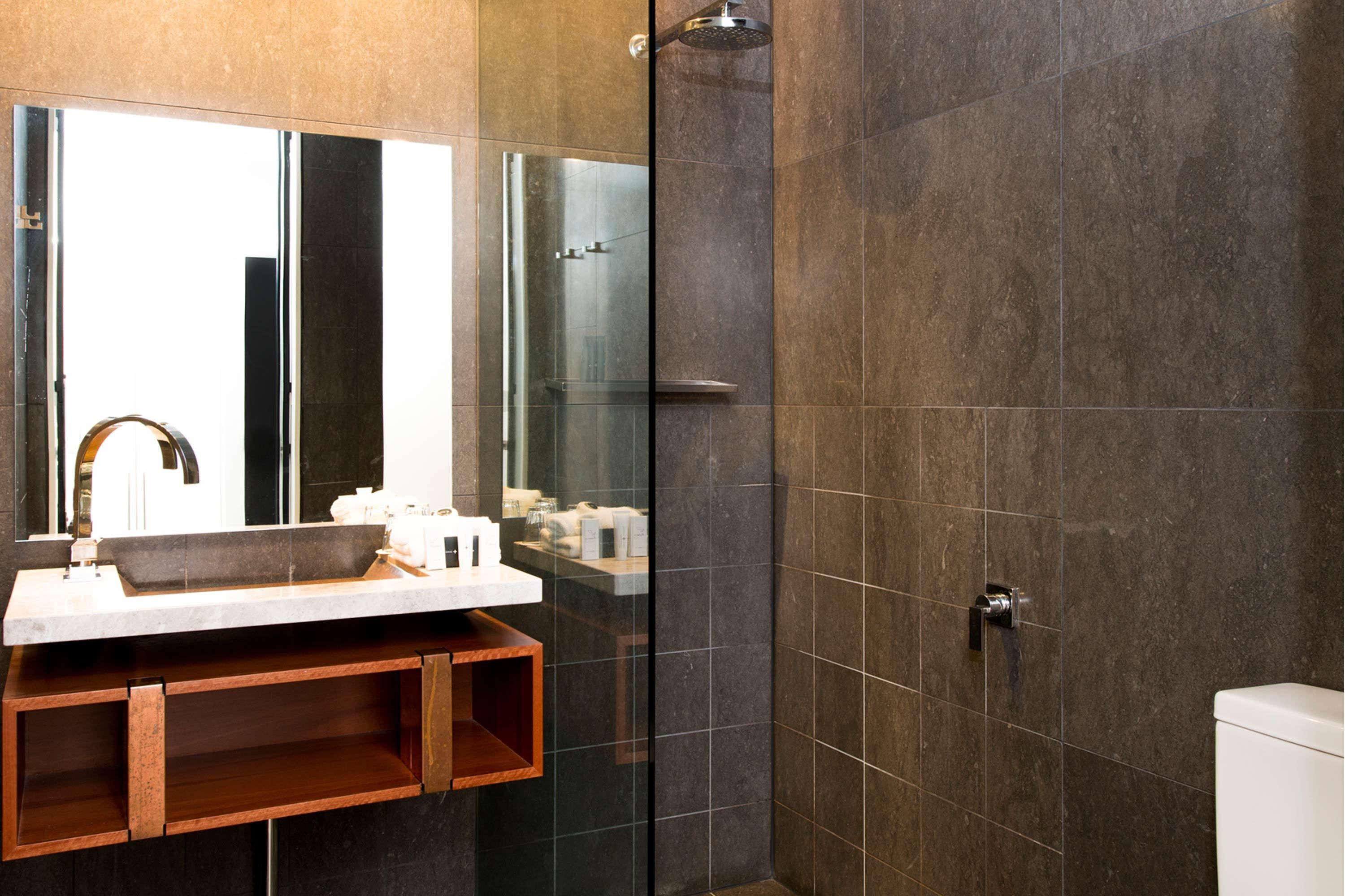 shower, rainfall showerhead, free toiletries, hair dryer