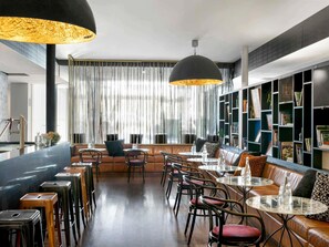 Exterior - Peppers Gallery Hotel Canberra (Canberra)