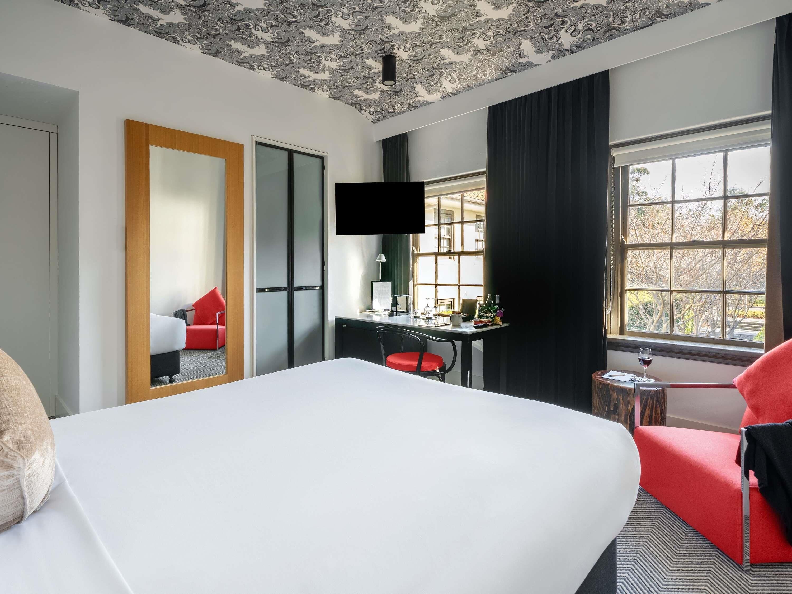 Colchones con pillow-top, minibar y caja de seguridad en la habitación 