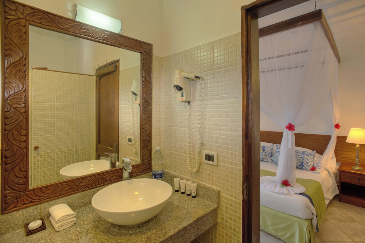 Shower, rainfall showerhead, hair dryer, towels