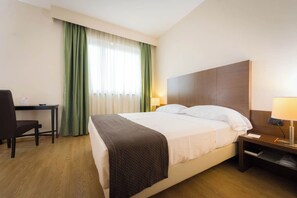 Hochwertige Bettwaren, Daunenbettdecken, Minibar, Zimmersafe