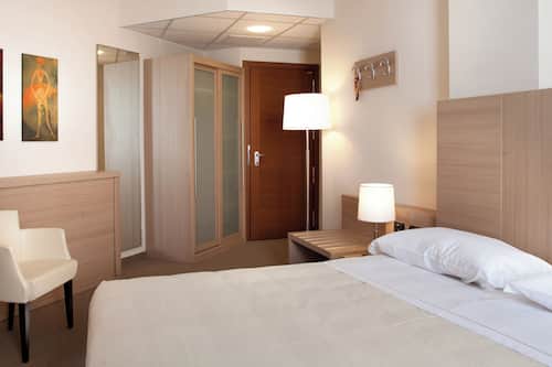 Biancheria da letto di alta qualità, copriletto in piuma, minibar