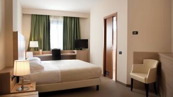 Ropa de cama de alta calidad, edredones de plumas, minibar y caja fuerte