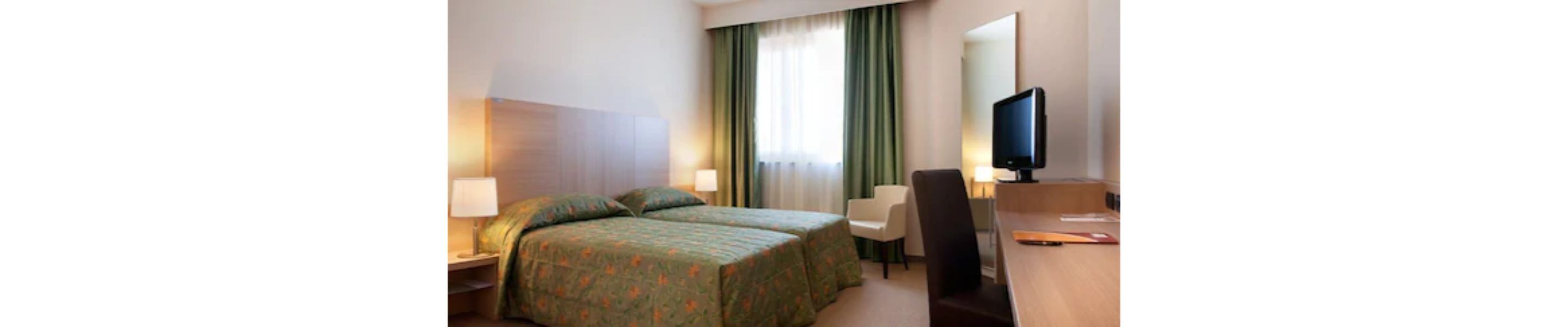 Premium bedding, down comforters, minibar, in-room safe