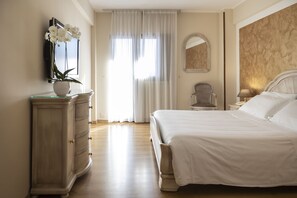 Superior tweepersoonskamer, 1 tweepersoonsbed of 2 eenpersoonsbedden | Een minibar, een kluis op de kamer, een bureau, babybedden (toeslag)