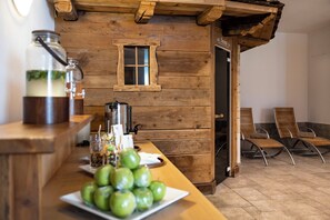 Sauna, steam room, Turkish bath, massage/treatment rooms