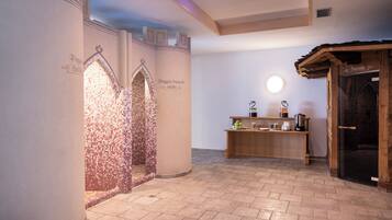 Sauna, hammam, hammam, salles de massage et de soins