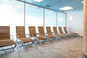 Sauna, steam room, Turkish bath/hammam, massage/treatment rooms