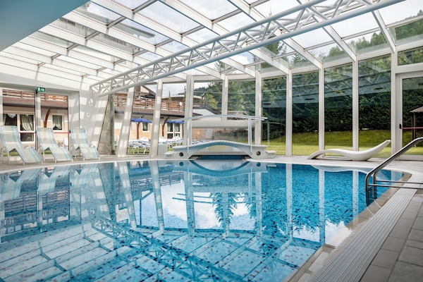 Indoor pool, sun loungers