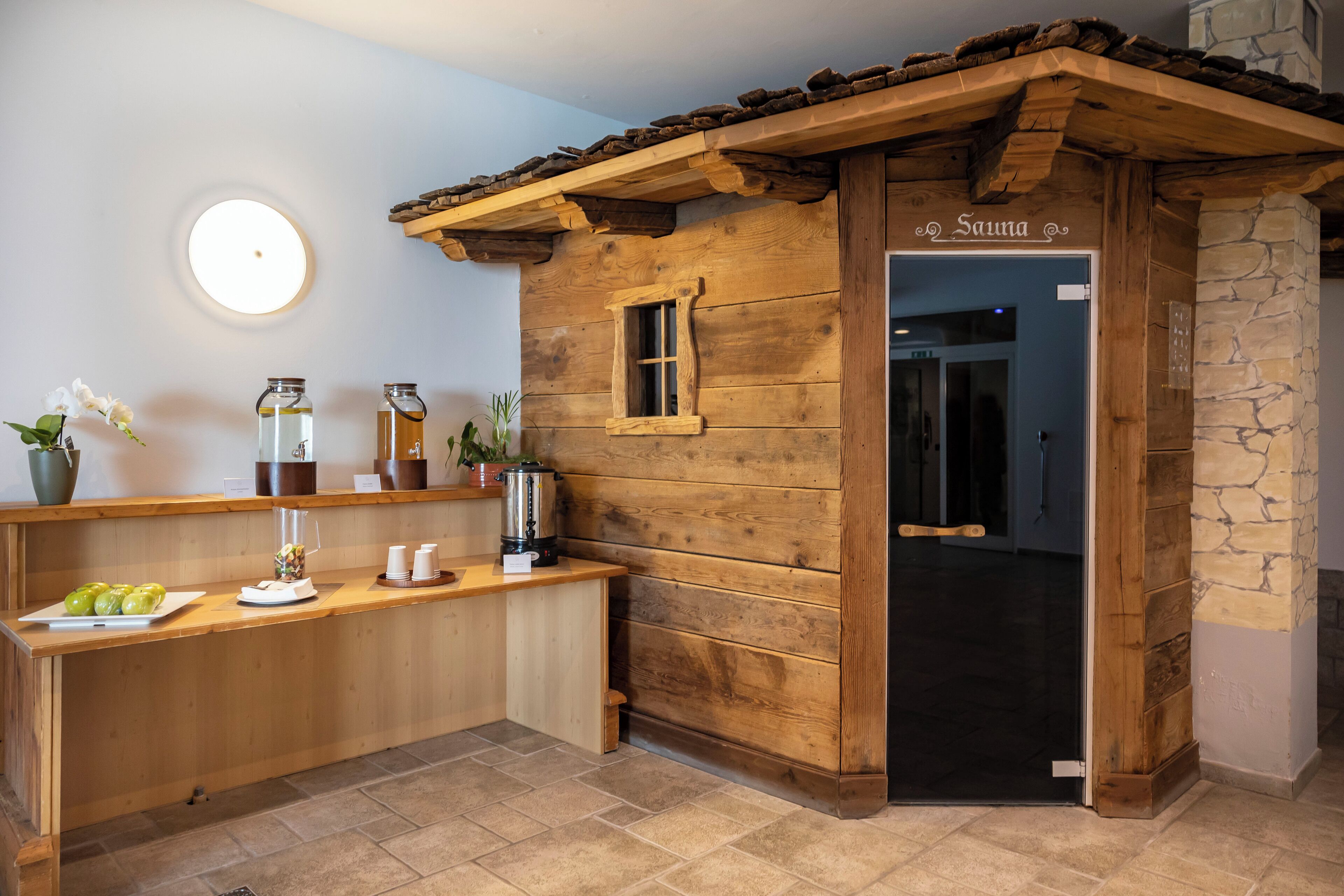 Sauna, steam room, Turkish bath/hammam, massage/treatment rooms