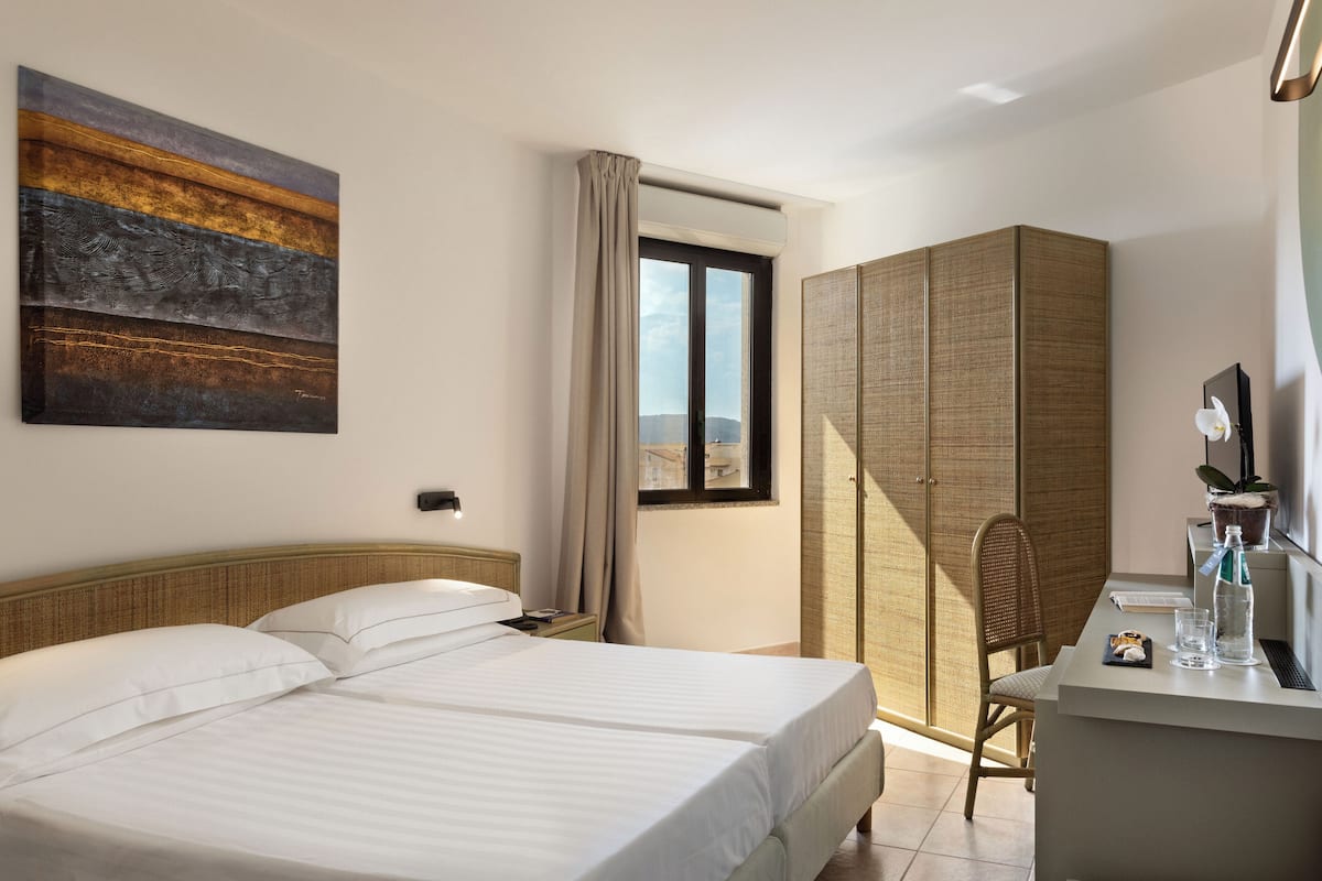 Standard Double or Twin Room, Sea View | 1 bedroom, minibar, in-room safe, desk