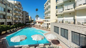 Outdoor pool, sun loungers - Rina Hotel (Alghero)