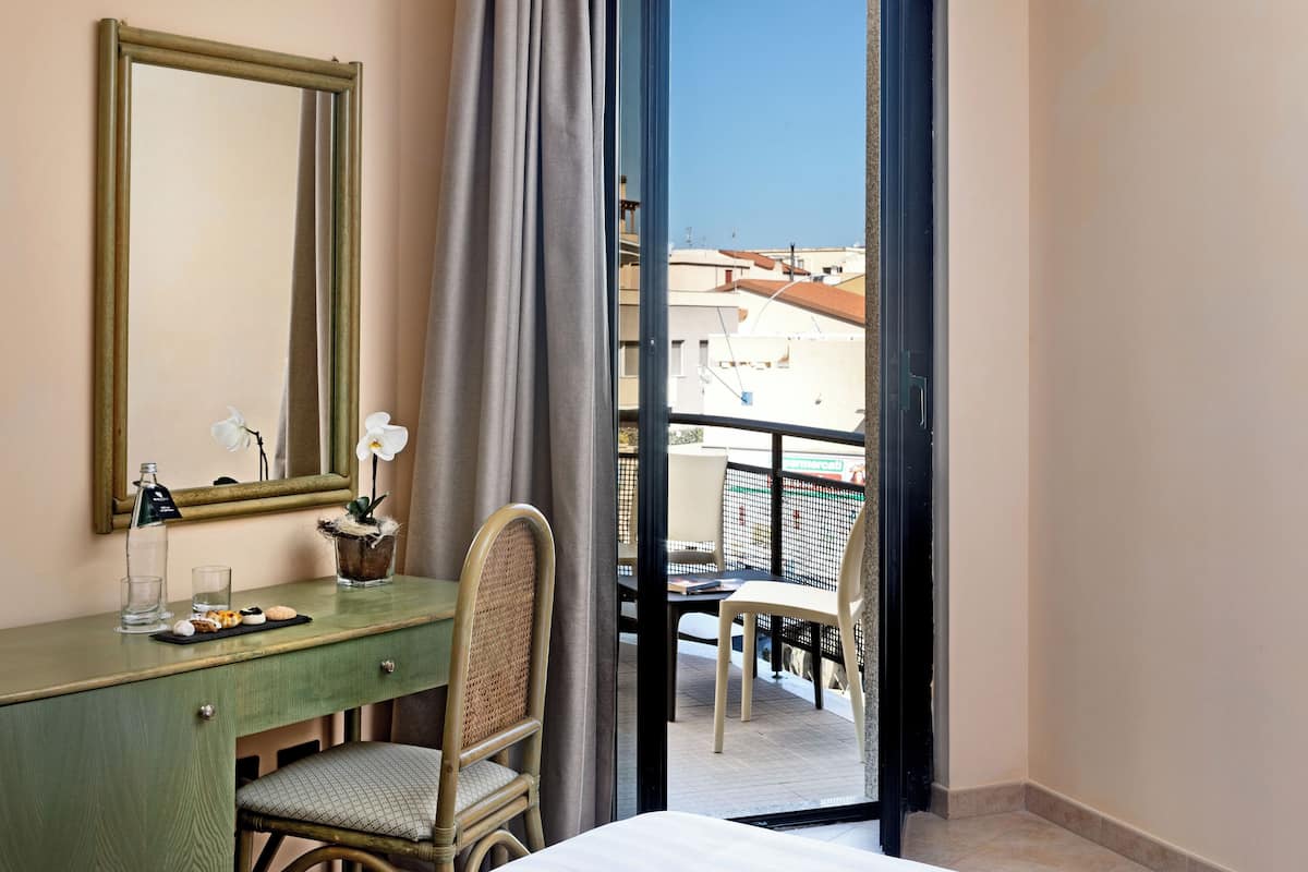 Standard Double or Twin Room, Balcony | 1 bedroom, minibar, in-room safe, desk