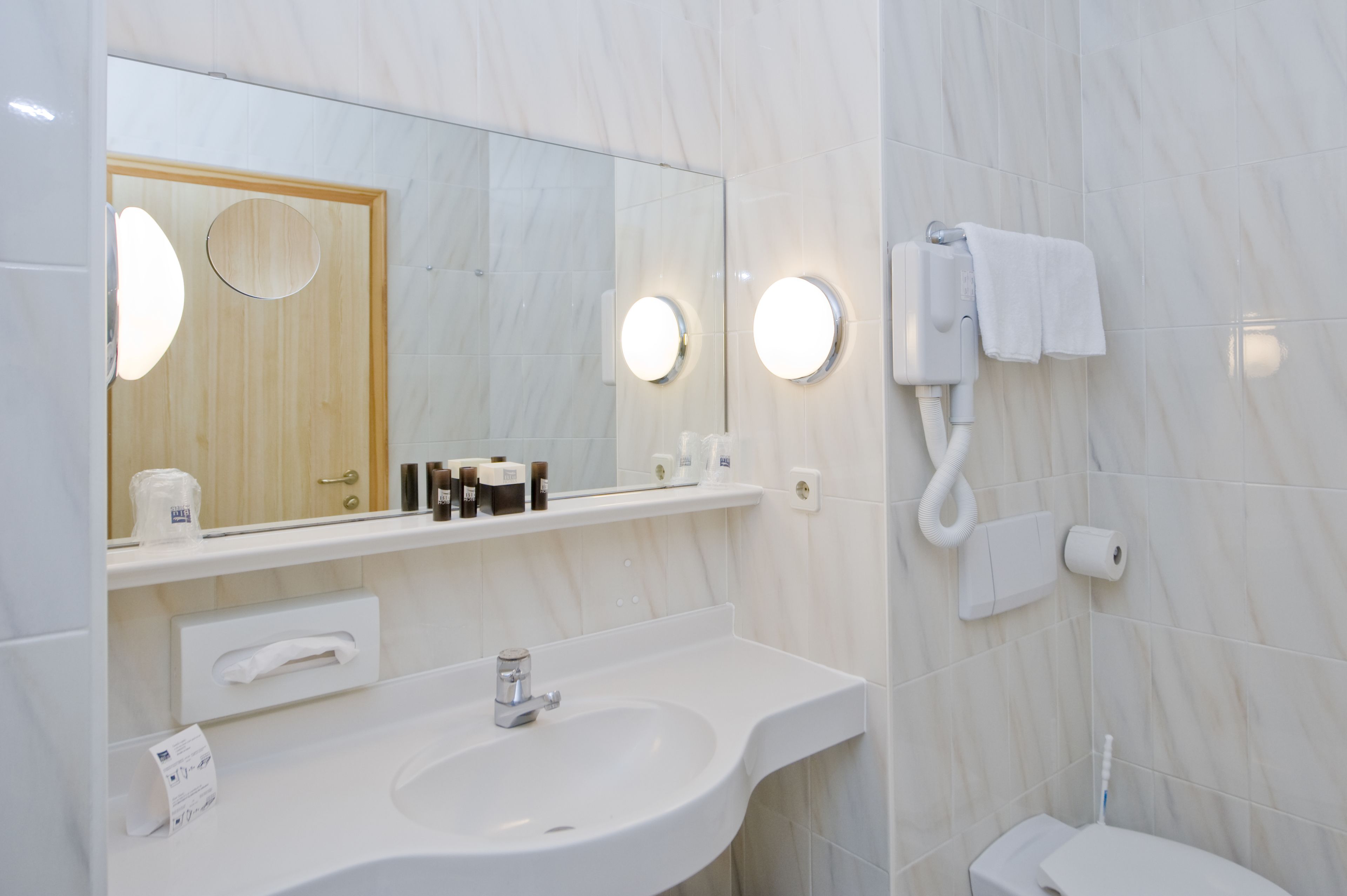 double room | bathroom | combined shower/bathtub, hair dryer, towels