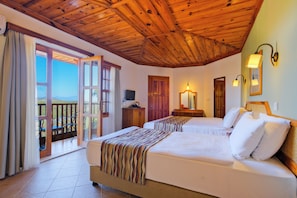 Rom – standard | Sengetøy av topp kvalitet, minibar, safe på rommet og skrivebord