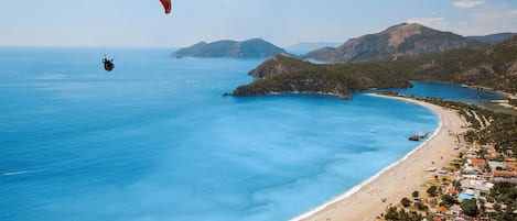 Beach nearby, free beach shuttle, beach volleyball