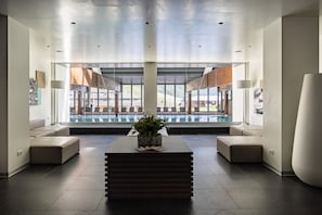 A modern indoor pool area with a view of a mountain landscape. - Blu Senales Active & Family Resort (Senales)
