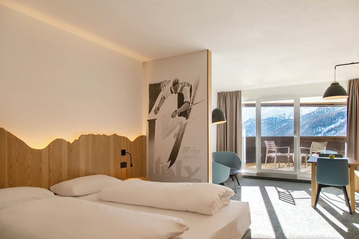 Perhehuone, parveke | Tallelokero huoneessa, työpöytä, vauvansängyt, ilmainen Wi-Fi