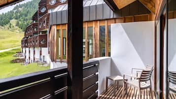 Superior Room, Balcony | In-room safe, desk, cots/infant beds, free WiFi