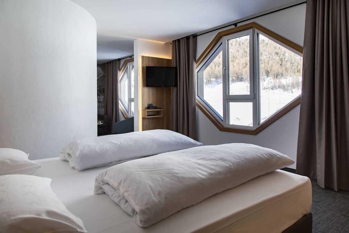 Junior Studio Suite | In-room safe, desk, cribs/infant beds, free WiFi