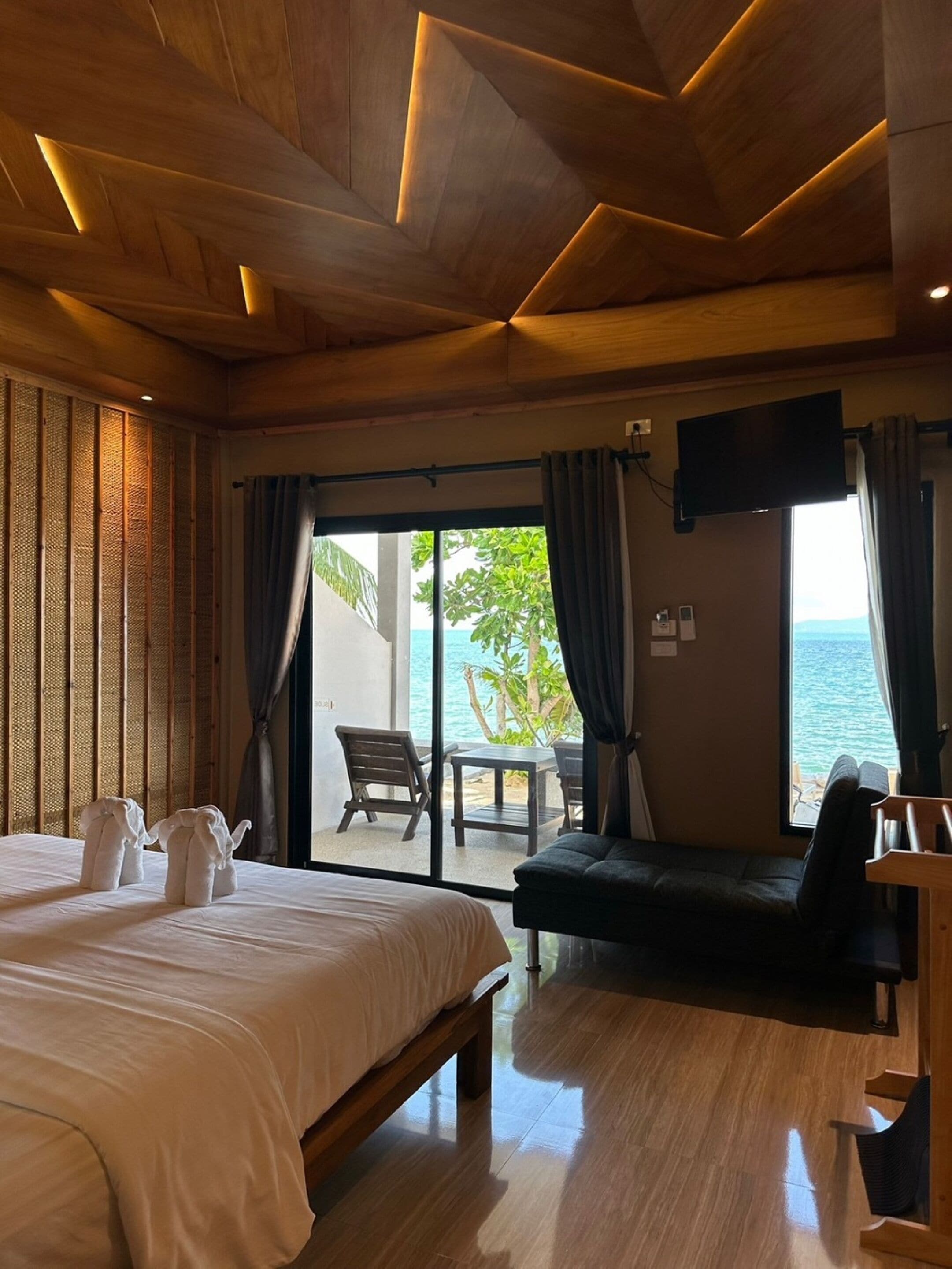 Villa, Beachfront | Premium bedding, in-room safe, individually decorated, soundproofing