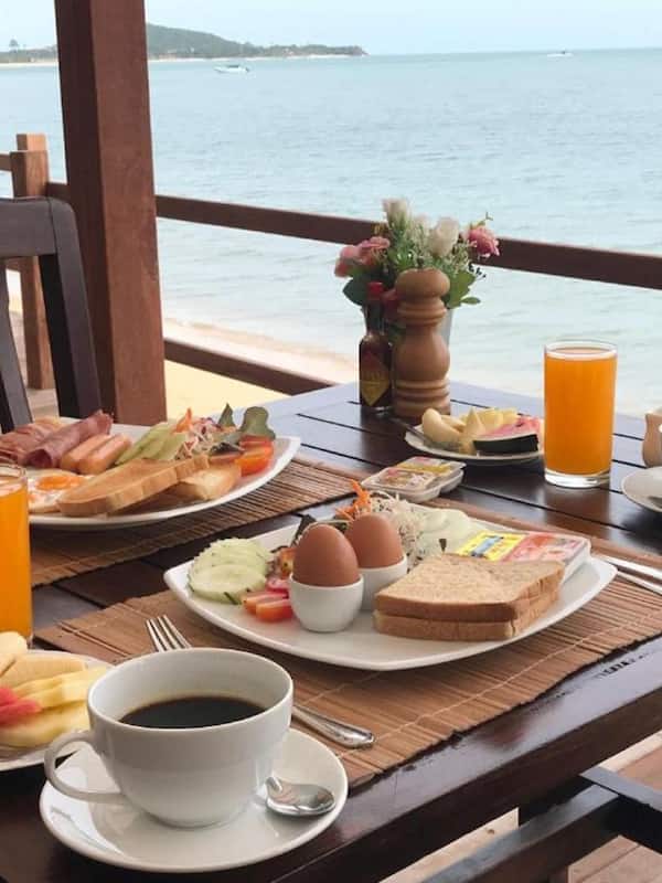 Daily continental breakfast (THB 400 per person)