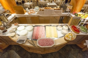 Free daily buffet breakfast - Alpenhof St Jakob (Sankt Jakob in Defereggen)