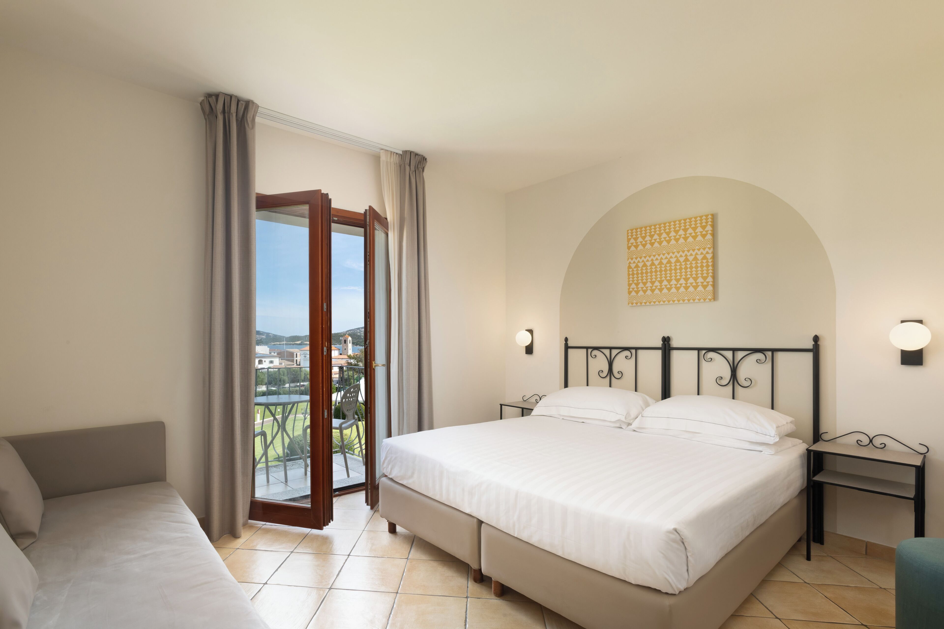 Habitación superior con 1 cama doble o 2 individuales, vistas al mar | Minibar, escritorio, wifi gratis y ropa de cama