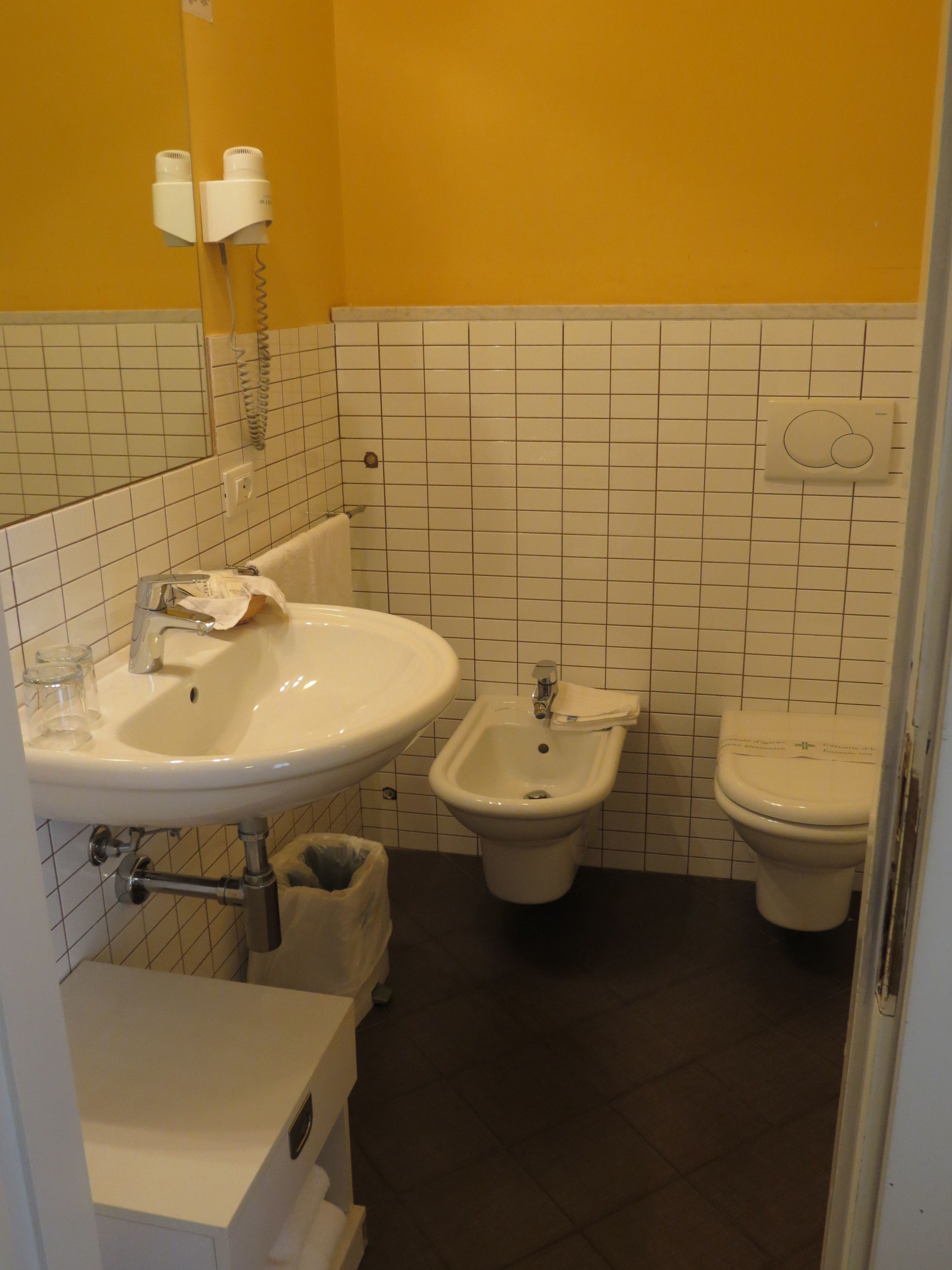 classic double room | bathroom | free toiletries, hair dryer, bidet, towels