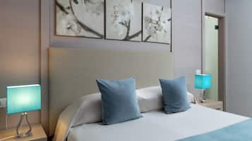 Chambre Supérieure Double ou avec lits jumeaux | Draps italiens Frette, coffres-forts dans les chambres, bureau