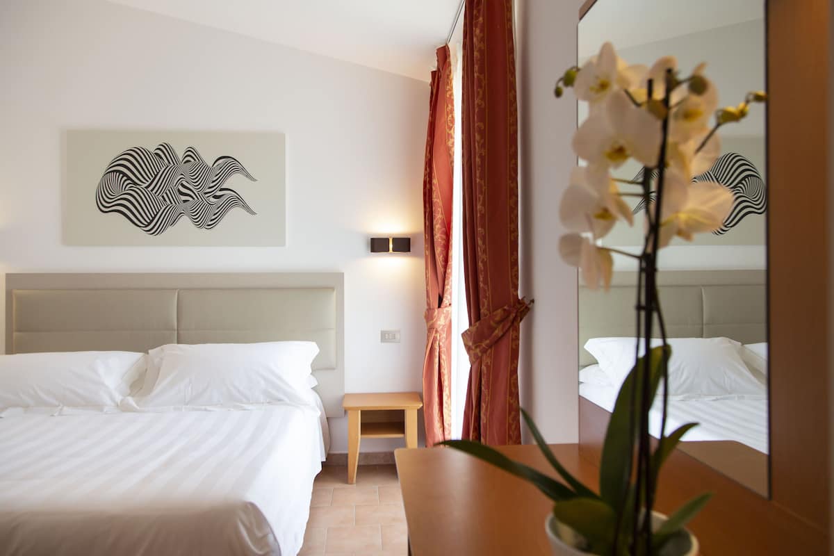 Standard Quadruple Room | Minibar, in-room safe, desk, cribs/infant beds