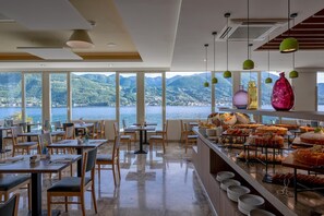 Free daily buffet breakfast - Park Hotel Casimiro (San Felice del Benaco)