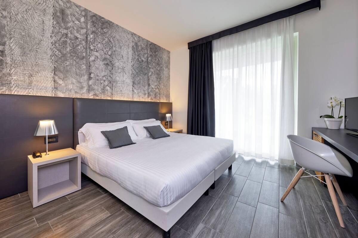 Superior Double or Twin Room | In-room safe, desk, free WiFi, bed sheets