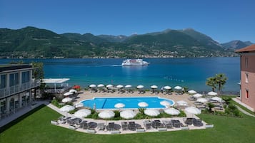 Piscina coperta, 2 piscine all'aperto, ombrelloni da piscina, lettini