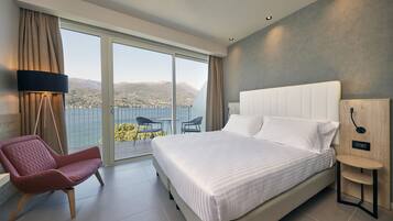 Deluxe Double or Twin Room, Lake View | In-room safe, desk, free WiFi, bed sheets