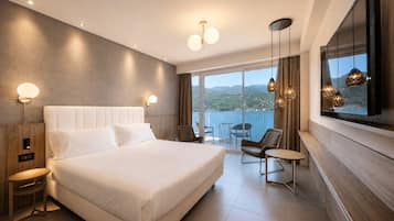 Suite Junior, Vista Lago | In-room safe, desk, free WiFi, bed sheets