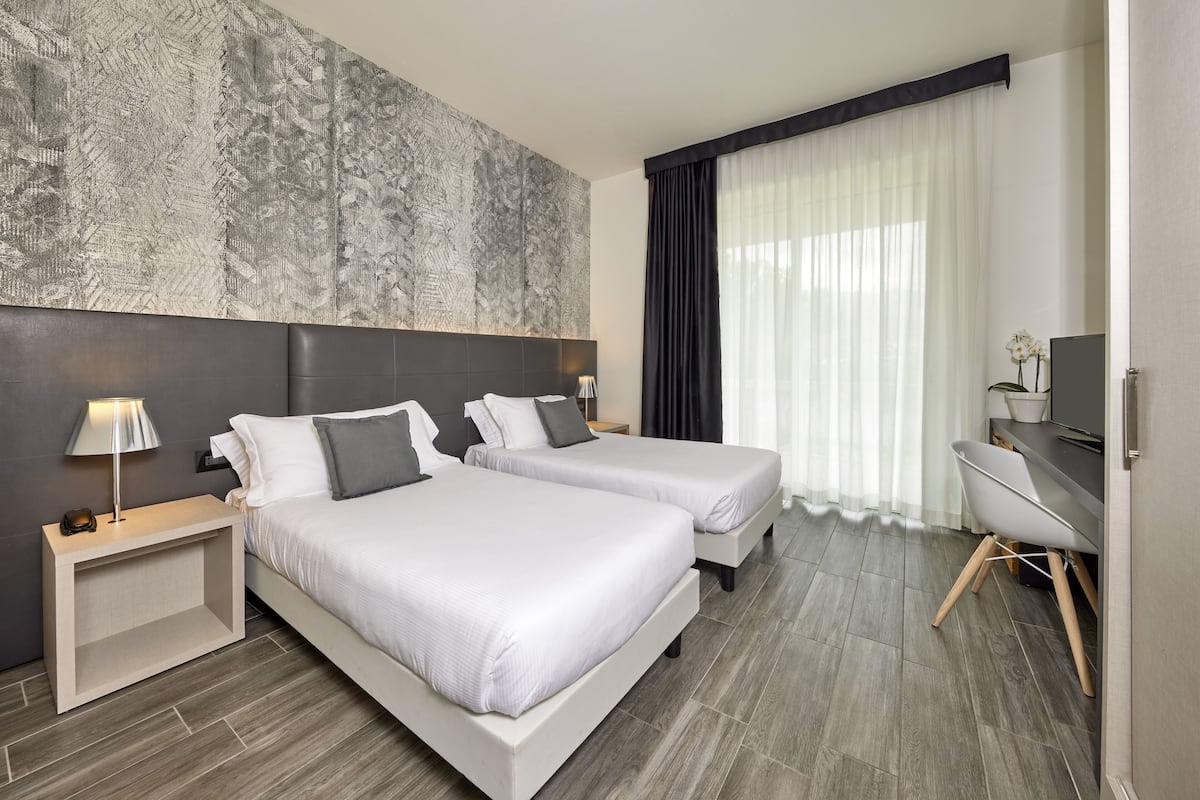 In-room safe, desk, free WiFi, bed sheets