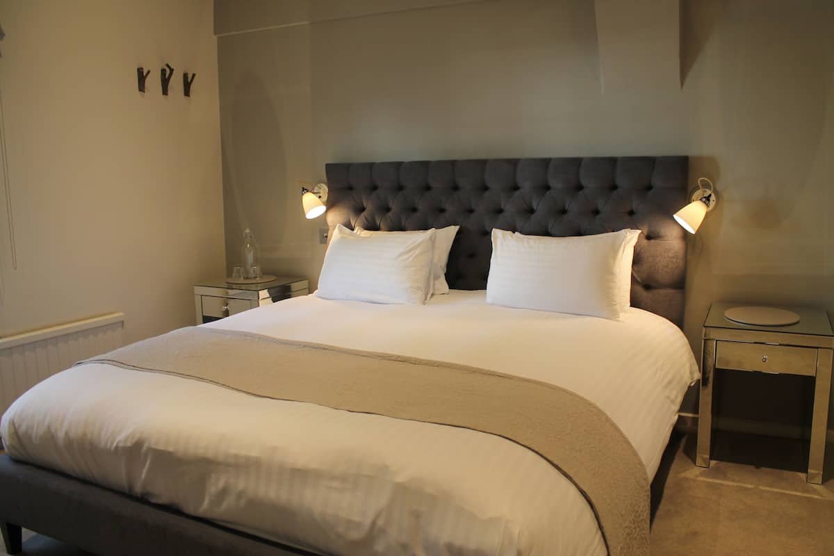 Deluxe Suite, Ensuite (Hush Heath Suite) | 1 bedroom, premium bedding, individually decorated