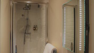 Comfort Double Room, Ensuite (Small Double) | Bathroom | Free toiletries, hair dryer, soap, shampoo