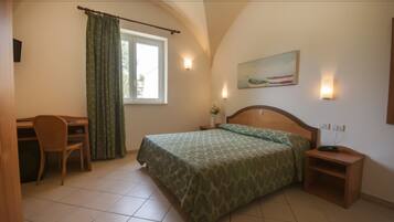 Minibar, una cassaforte in camera, culle/letti per bambini (a pagamento)