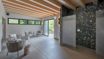 Sauna, steam room