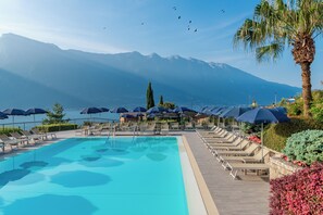 2 outdoor pools - Hotel Royal Village (Limone sul Garda)