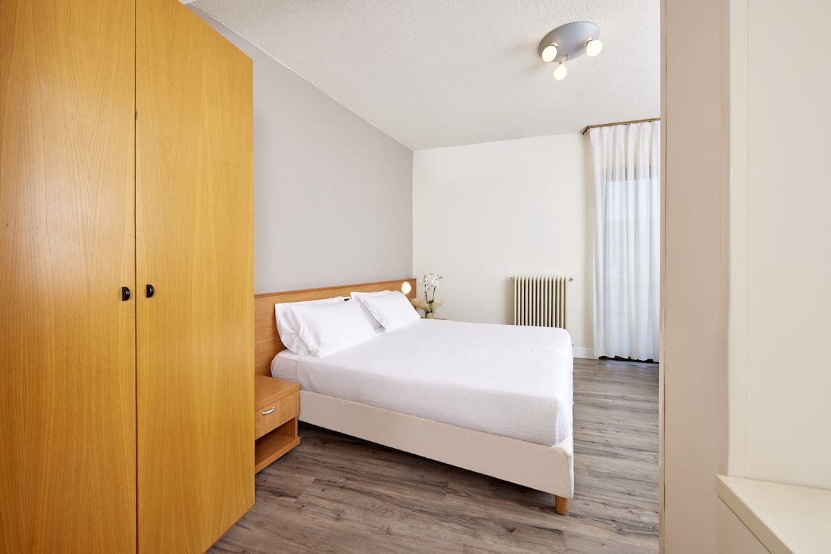 Minibar, in-room safe, desk, free WiFi