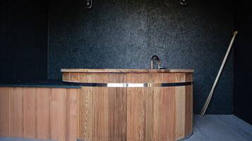 Lake Hut | Private spa tub