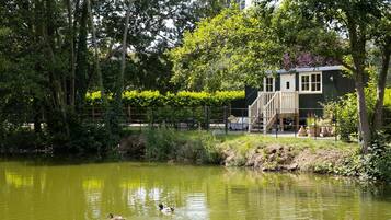 Shepherd's Hut | Lake view