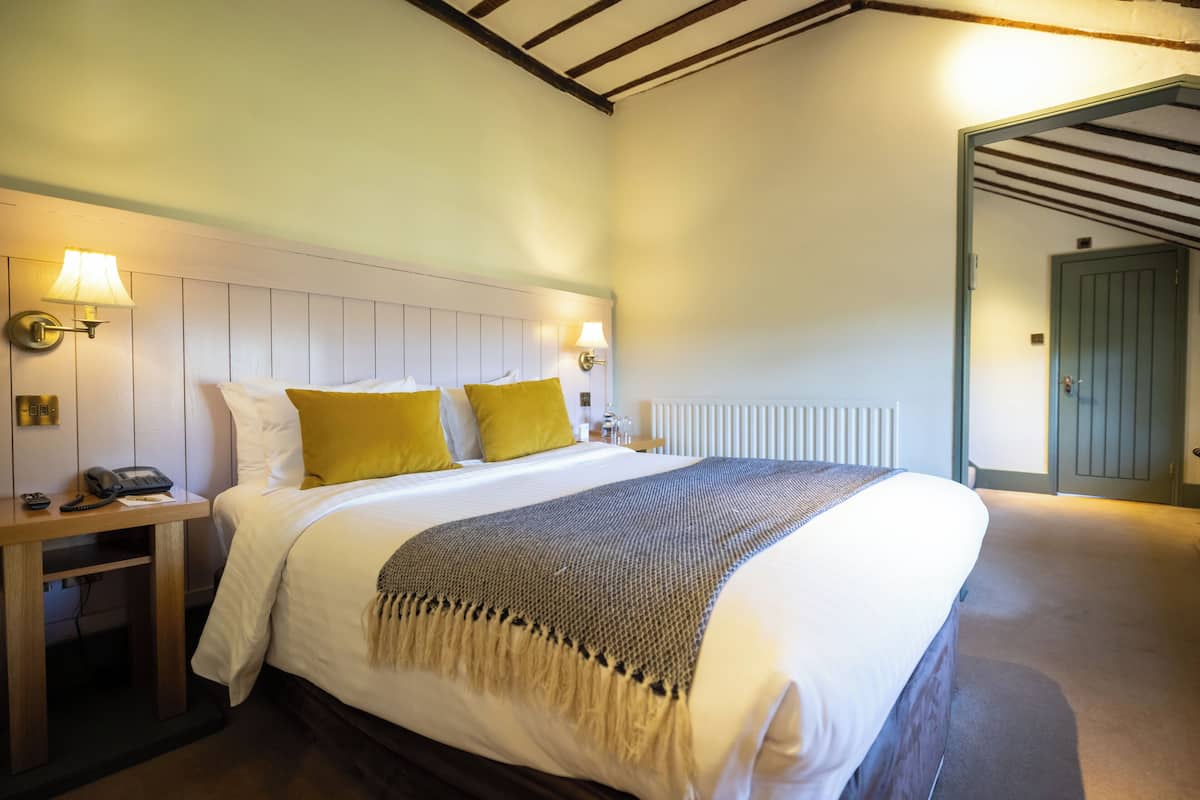 Double Room | Premium bedding, down duvets, in-room safe, iron/ironing board