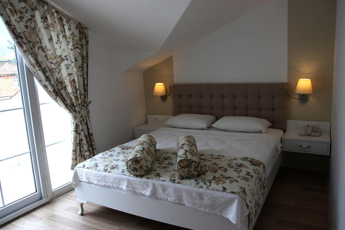 1 chambre, literie de qualité supérieure, minibar, bureau