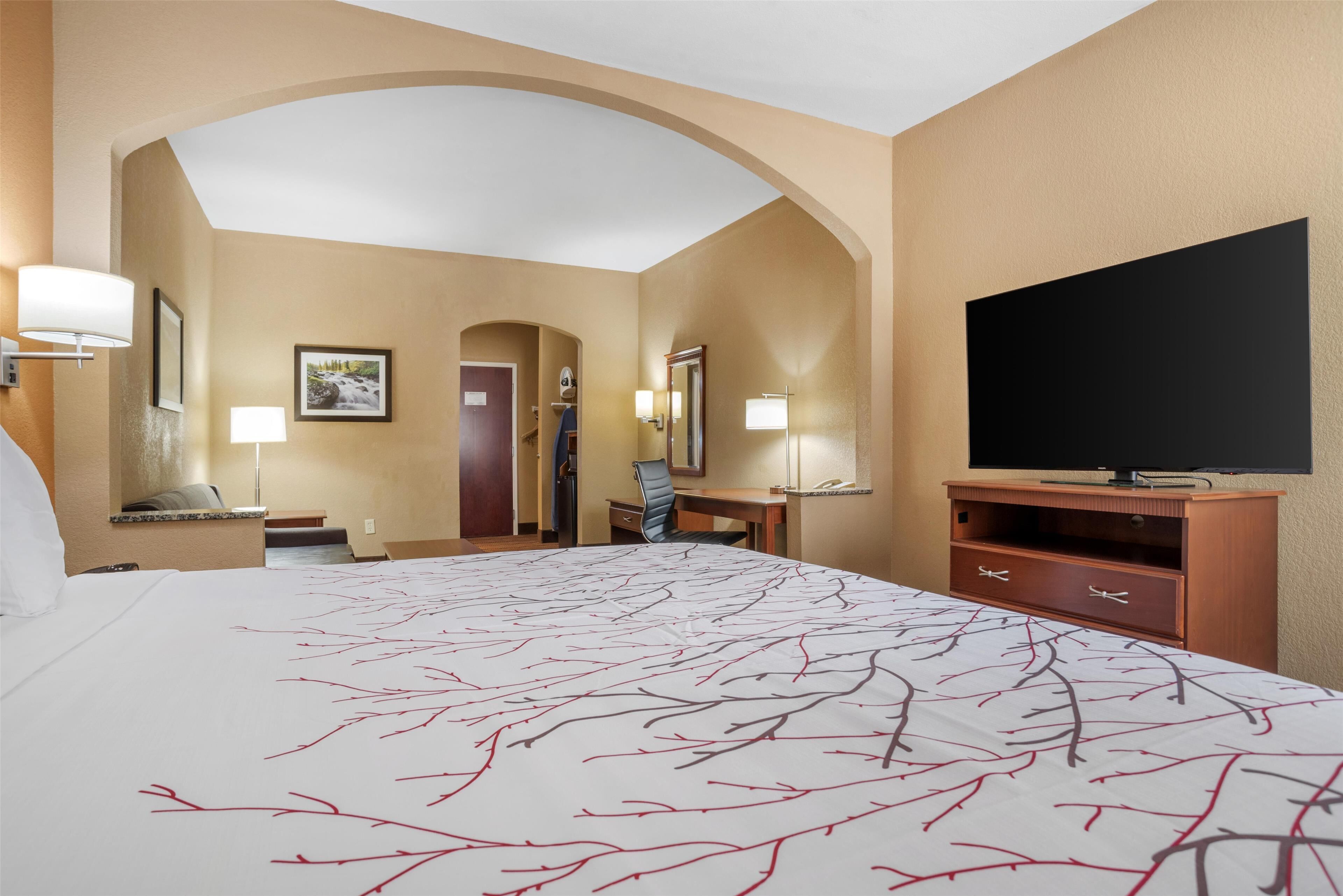 suite, 1 king bed, non smoking, refrigerator & microwave | 1 bedroom, desk, blackout curtains, iron/ironing board