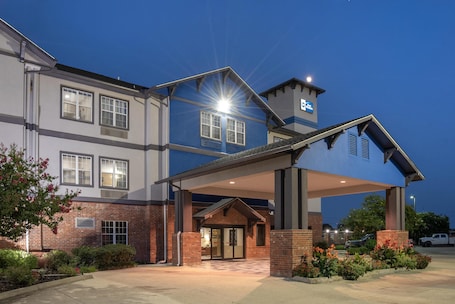 Exterior. Best Western Plaquemine Inn